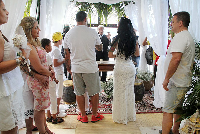 Alexandre e Fabiana Frota casam em Ilhabela