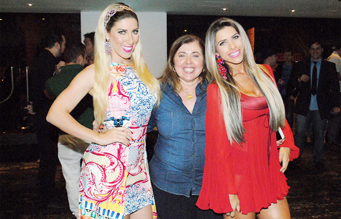 Ana Paula e Tati Minerato comemoram aniversário da mãe em SP