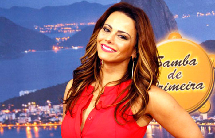  Viviane Araújo mostra samba no pé em gravação de programa 