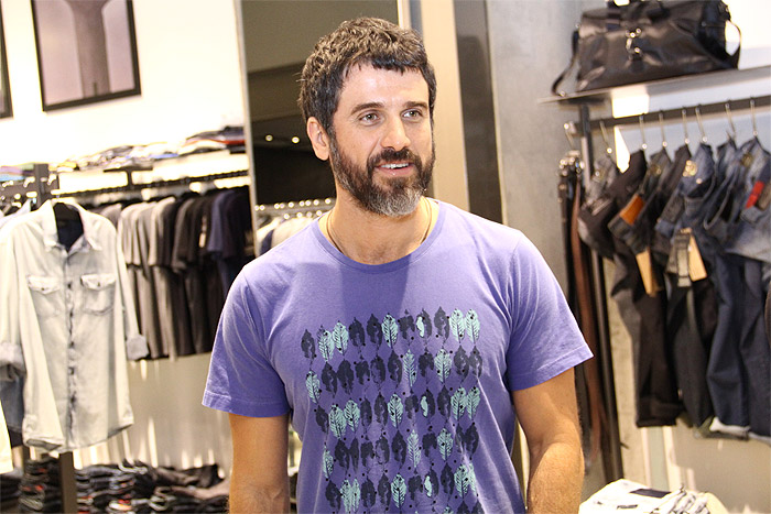 Eriberto Leão visita loja em shopping do interior de São Paulo