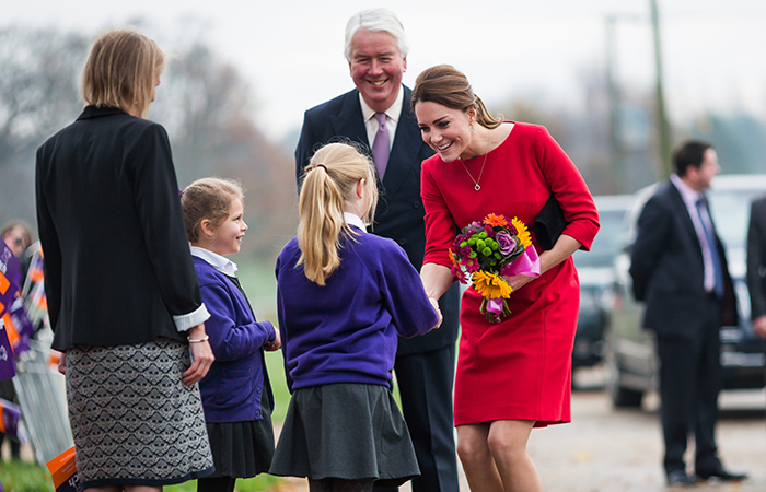 - Kate Middleton visita evento de instituição que cuida de crianças e jovens na Inglaterra- Kate Middleton visita evento de instituição que cuida de crianças e jovens na Inglaterra