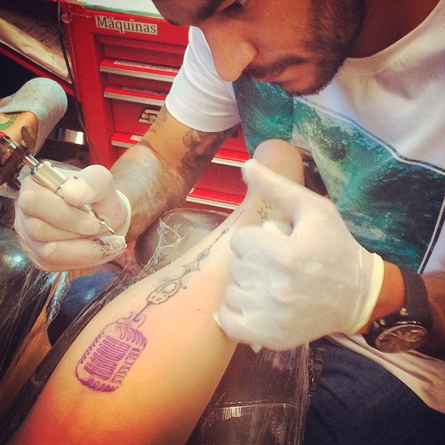  Nathália Rodrigues publica registro de sua nova tatuagem
