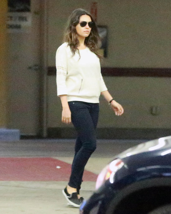 Mila Kunis vai às compras para o Dia de Ação de Graças 