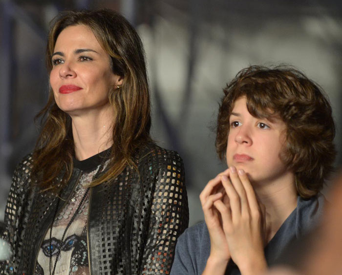 Luciana Gimenez e o filho Lucas Jagger assistem a show de Paul McCartney