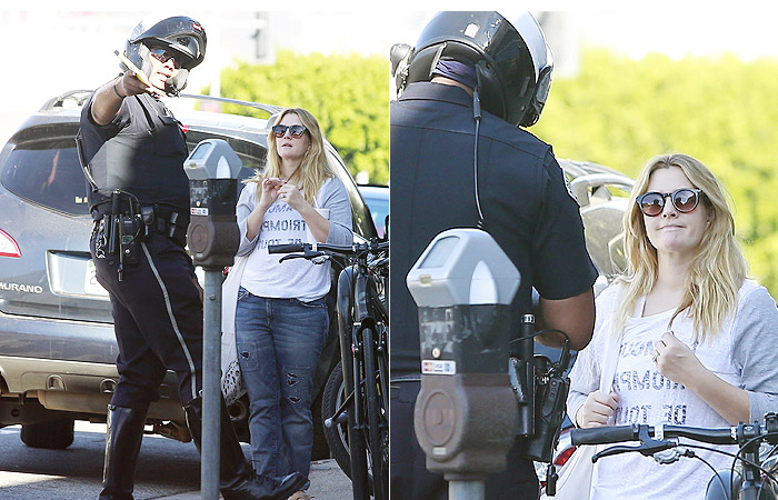Drew Barrymore é multada por policial em Los Angeles