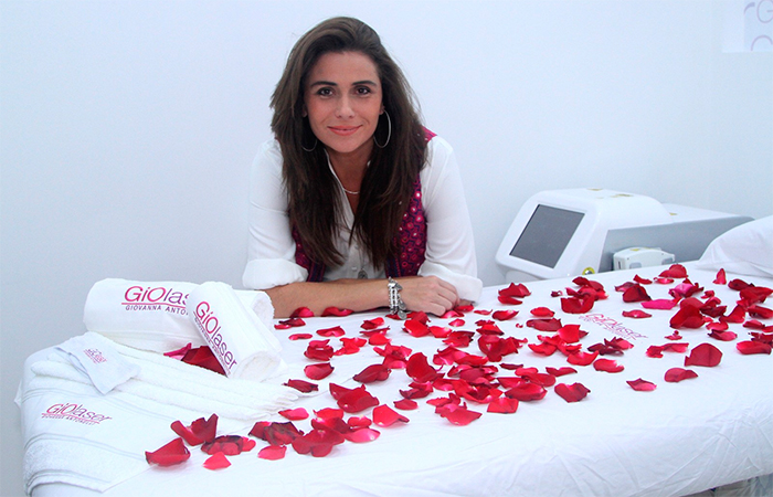 Giovanna Antonelli recebe o apoio do marido ao inaugurar clínica de estética