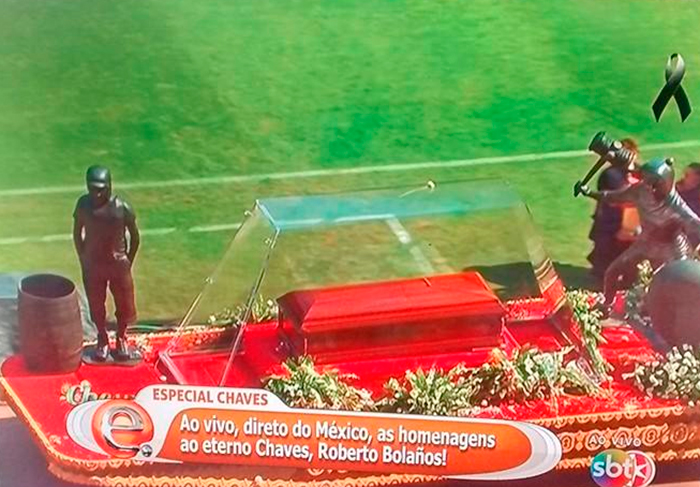 Corpo de Roberto Bolaños chega ao estádio Azteca