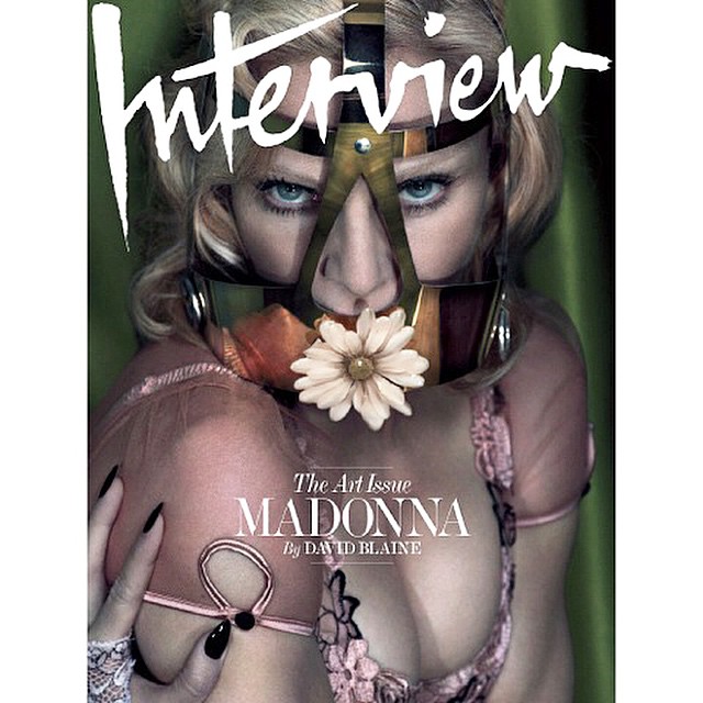 Aos 56 anos, Madonna arrasa em topless para revista
