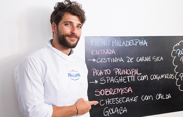  Bruno Gagliasso cozinha em ação de marketing da Philadelphia