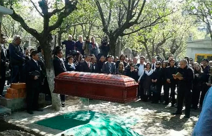 Roberto Bolanõs é enterrado com discurso emocionado da filha
