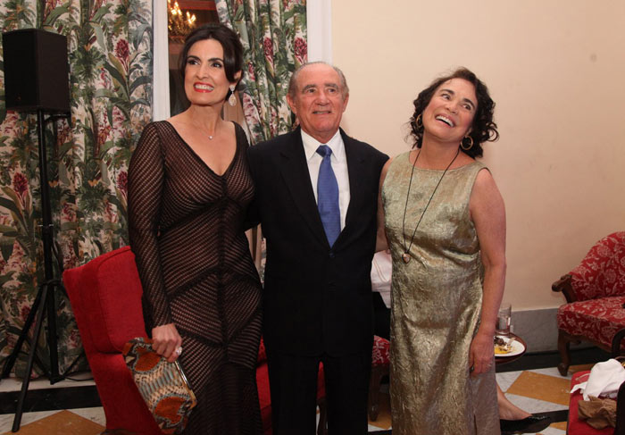 Fátima Bernardes, Renato Aragão e Regina Duarte se encontram em premiação