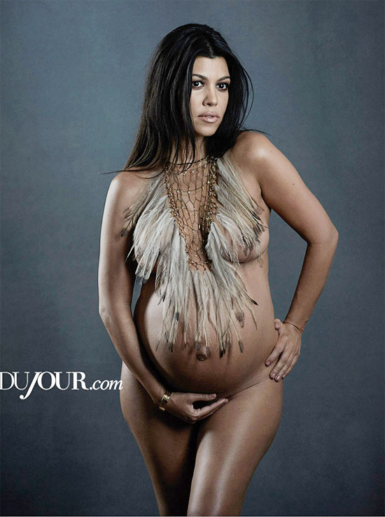 Grávida de 8 meses, Kourtney Kardashian posa nua para revista