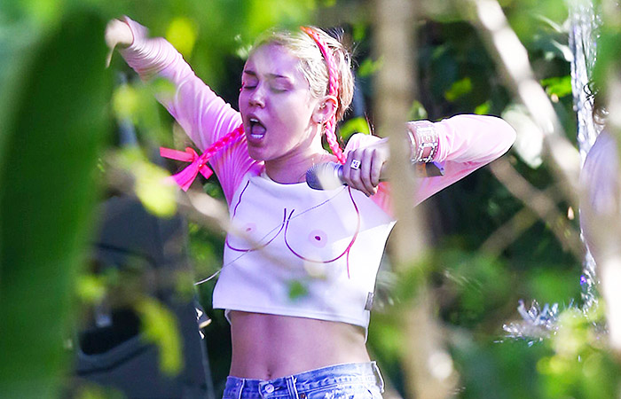 Miley Cyrus fuma cigarrinho suspeito em ensaio de seu show