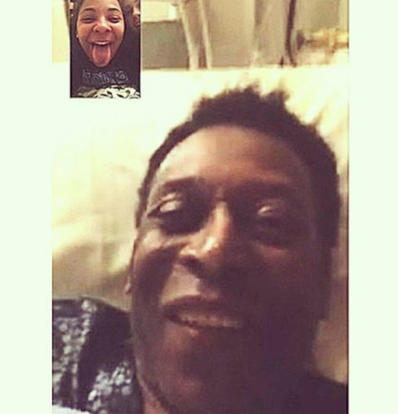 Do hospital, Pelé conversa com a filha pela Internet 
