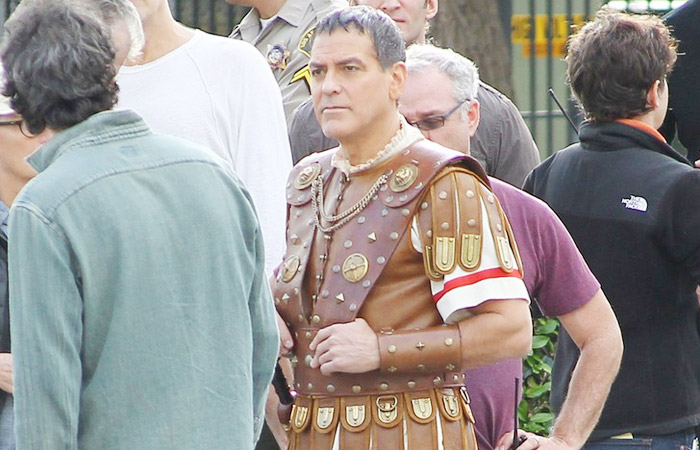 Veja George Clooney vestido como gladiador romano