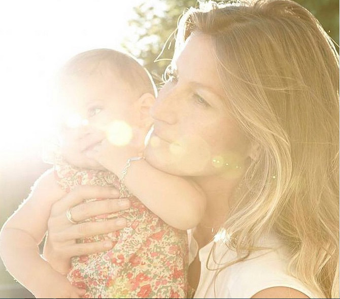 Gisele Bündchen comemora aniversário da filha e posta foto na web