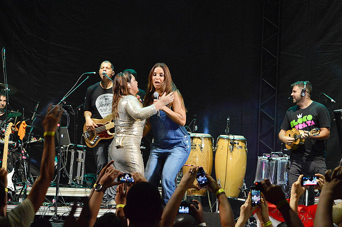 Preta Gil canta junto com Ivete Sangalo em show na Bahia