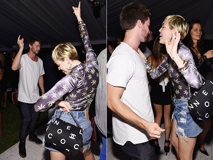 Com blusa de maconha, Miley Cyrus badala e dança com Patrick Schwarzenegger