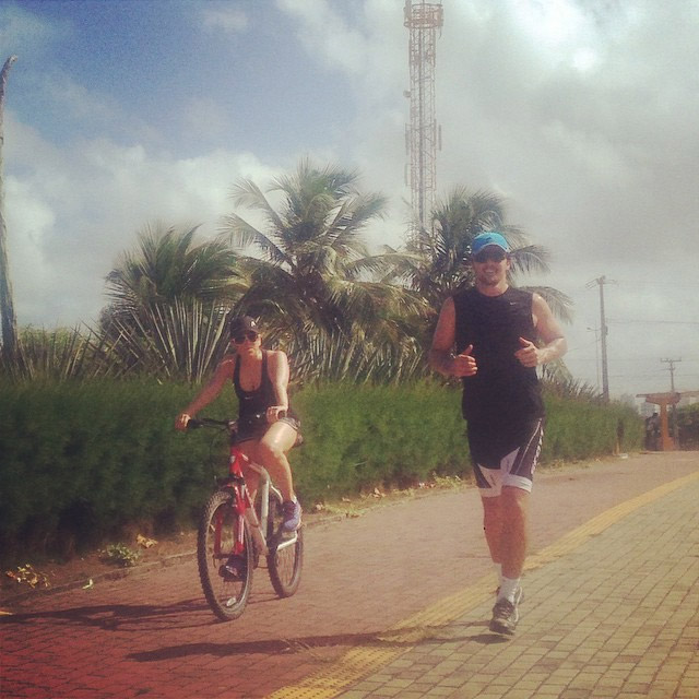 Casal atleta!Fábio Faria compartilha foto mantendo a forma ao lado de Patrícia Abravanel