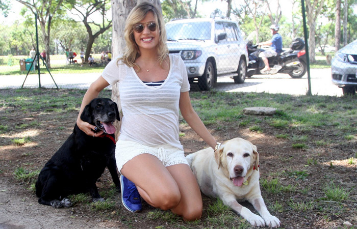 Luisa Mell participa de encontro entre grávidas e cães no Ibirapuera,