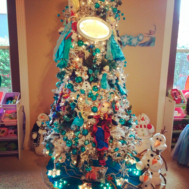 Fernanda Pontes posta foto de sua árvore de Natal toda enfeitada