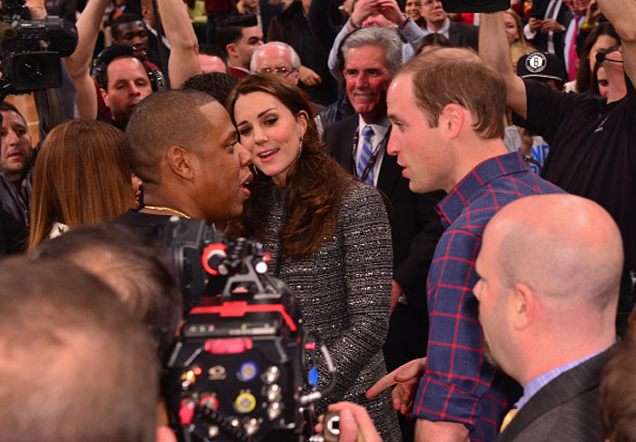 Príncipe William e Kate Middleton cumprimentam Beyoncé e Jay-Z em partida de basquete