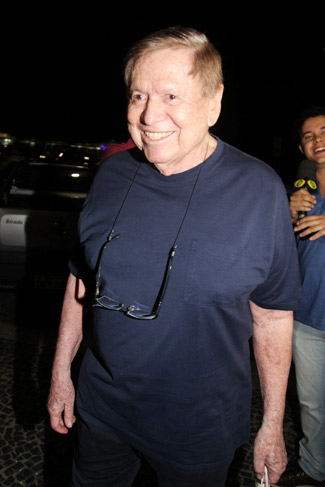 Boni completa 79 anos e recebe visita de estrelas da Globo