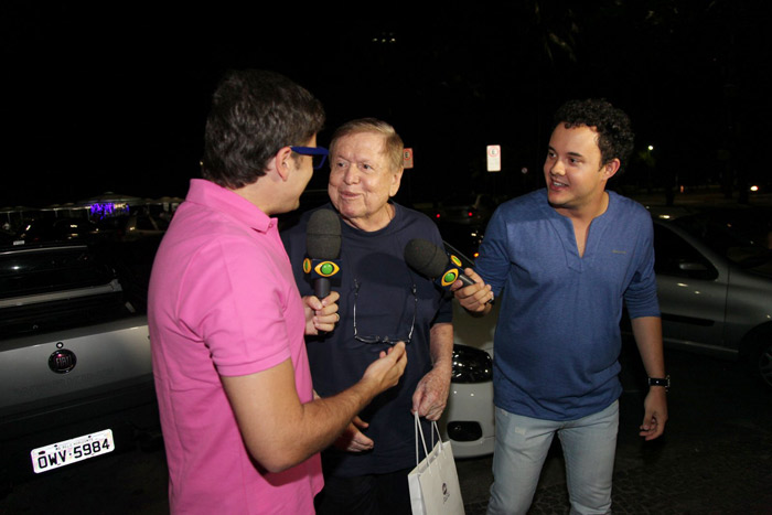 Boni completa 79 anos e recebe visita de estrelas da Globo