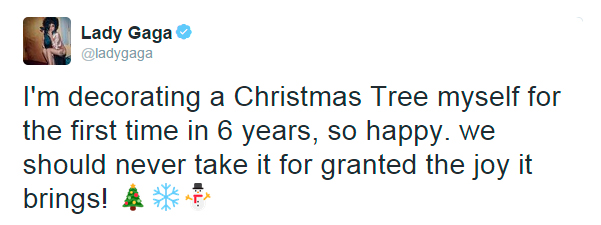 Lady Gaga monta árvore de Natal pela primeira vez em seis anos