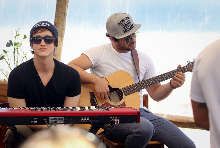 Banda Jamz participa do programa Art's Star na orla da Barra da Tijcua, no Rio 