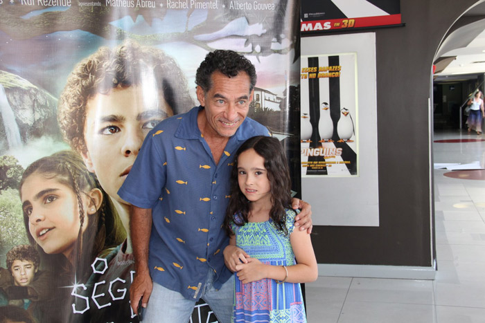 Nivea Stelmann e mais famosos levam os filhos a pré-estreia de filme no Rio