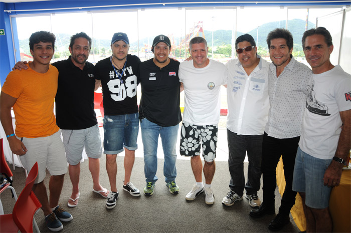 Caio Castro, Daniel e outros famosos participam de Corrida de Kart em Santa Catarina