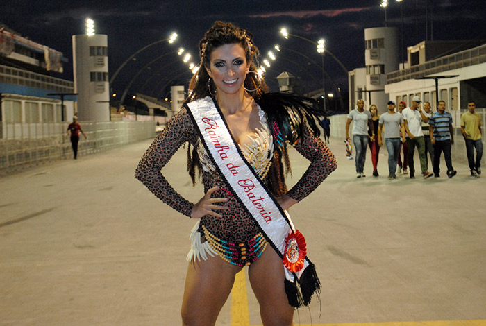 Rainha de Bateria da Escola Independente, Helena Soares ensaia no Sambódromo