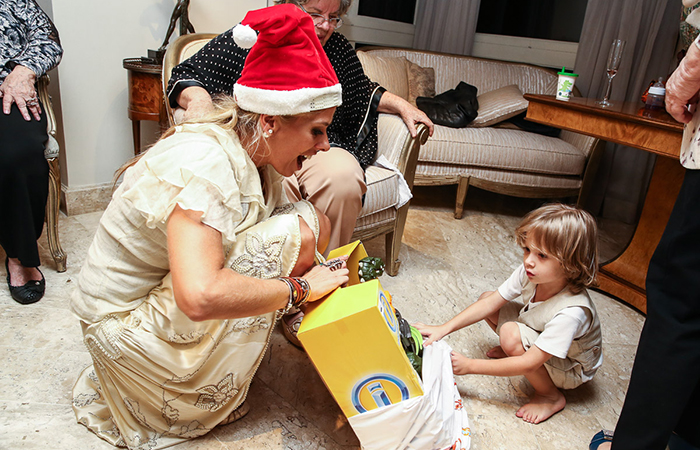 Papai Noel chega mais cedo na família de Adriane Galisteu e Alexandre Iódice