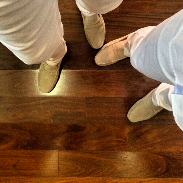 Geraldo Luís posta foto dos seus pés ao lado dos do filho antes de festa][]