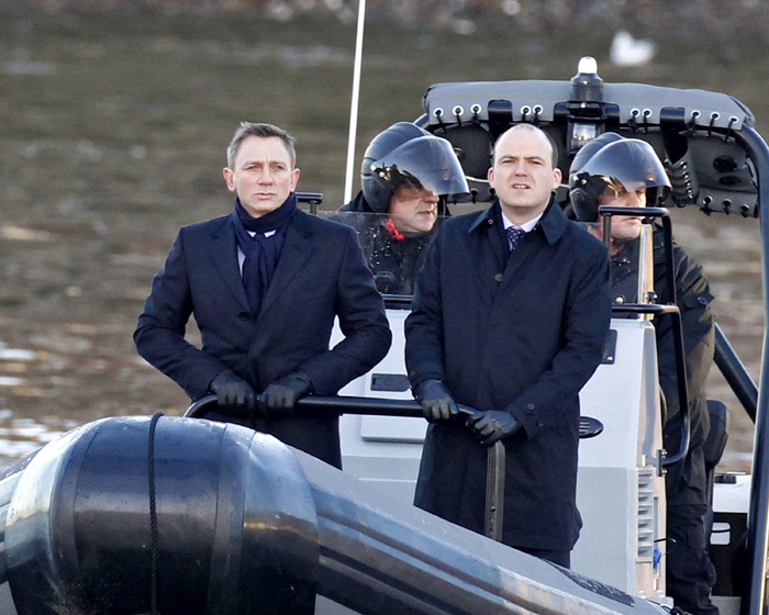 Elegante, Daniel Craig roda primeiras cenas de novo filme de James Bond