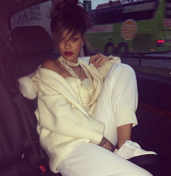 Rihanna assina parceria com marca Puma 