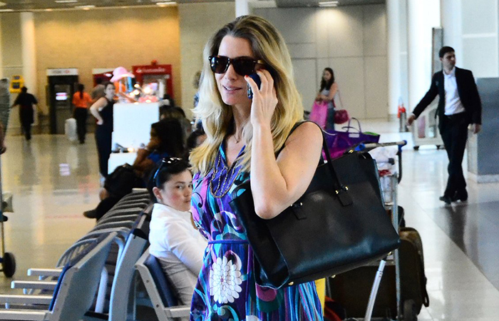 legante, Letícia Spiller embarca no aeroporto Santos Dummont