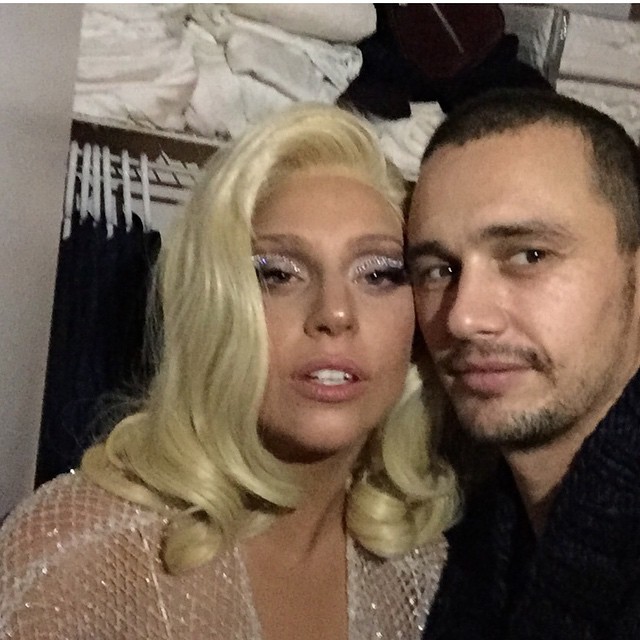 Little Monster! James Franco tieta Lady Gaga em festa