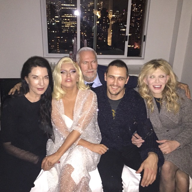 Little Monster! James Franco tieta Lady Gaga em festa