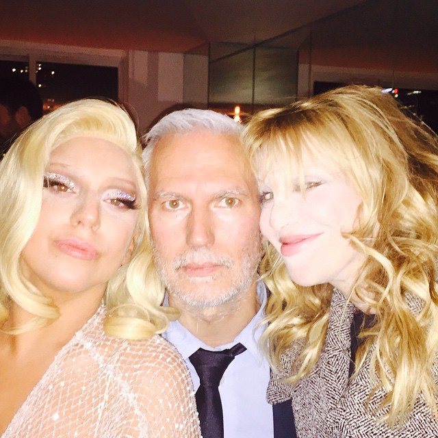 Little Monster! James Franco tieta Lady Gaga em festa