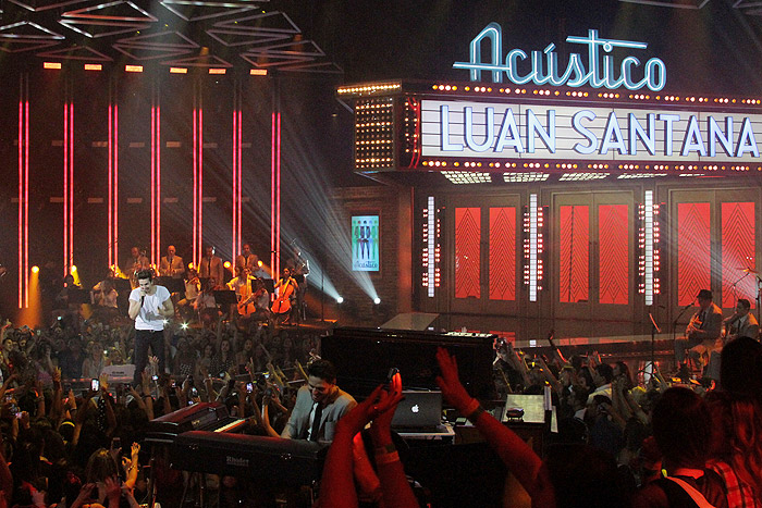 Luan Santana grava DVD acústico, em São Paulo