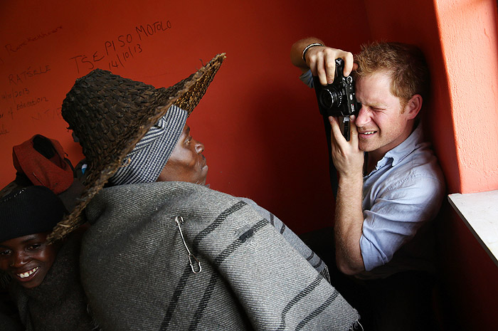 Príncipe Harry dá uma de fotógrafo em Lesoto, na África do Sul