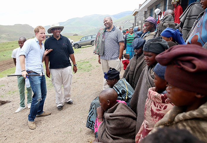 Príncipe Harry dá uma de fotógrafo em Lesoto, na África do Sul