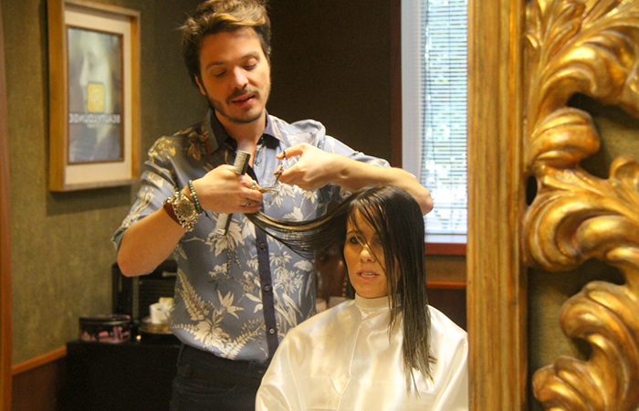 Fernanda Pontes cuida dos cabelos e mostra seu glamour