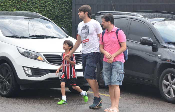  Kaká leva o filho para jogo beneficente em Jundiaí