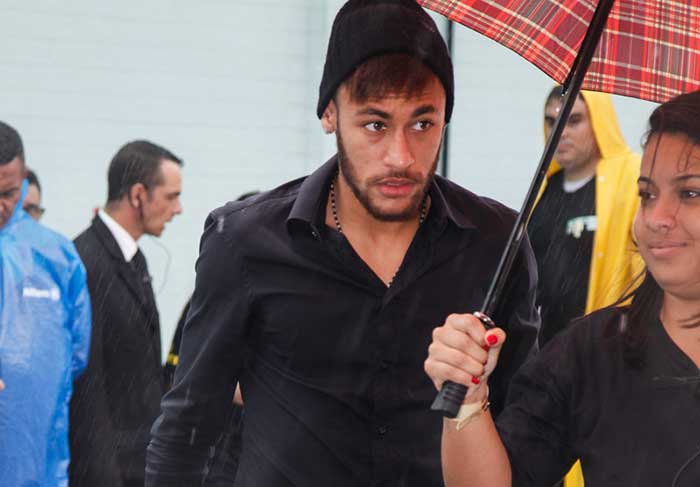 Pai de Neymar inaugura Instituto Projeto Neymar Jr