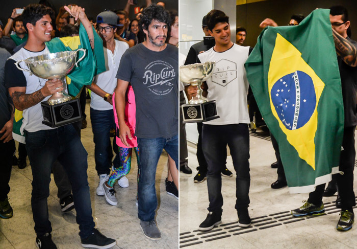 Gabriel Medina chega ao Brasil com bandeira do país e troféu na mão