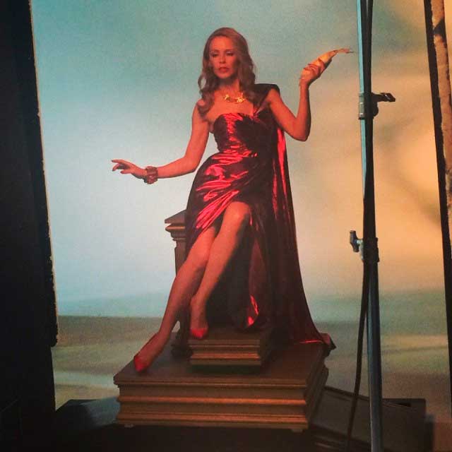  Kylie Minogue mostra fotos de seu novo clipe