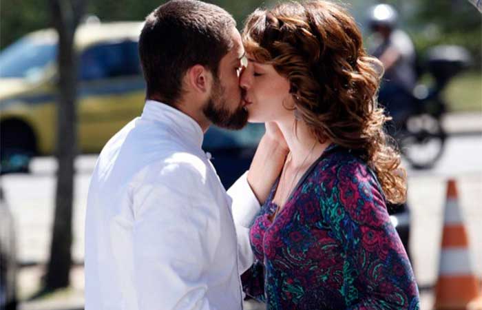  Império: Vicente e Cristina se beijam